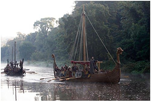 Викинзите на бродовите кои патуваат на реката 8 x 10 фотографија