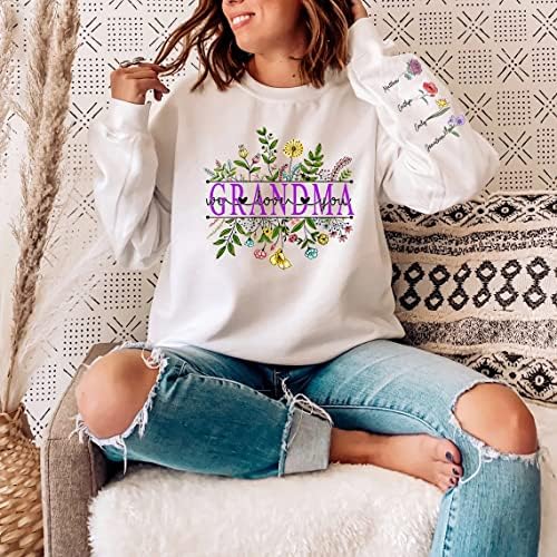 Баба ракав печатена џемпер, персонализирана баба градинарска кошула, имиња срце на ракав, обичен месец за раѓање, цветен подарок, баба за џемпери, кошула за ден на м?