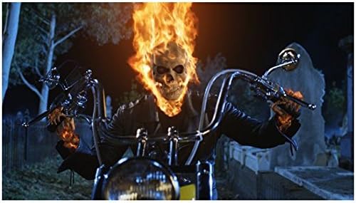Ghost Rider 8 Inch X 10 инчи Фотографија Фламинг череп возач на велосипед свртен кон камерата KN