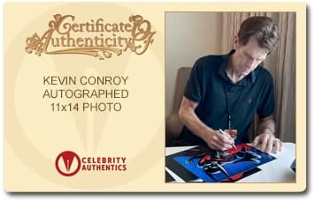 Кевин Конрој го автограмирал Бетмен над 11x14 фотографија